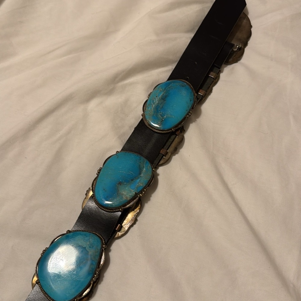 Genuine turquoise stone belt. Stones approximately 2“ x 3“. There are 12 stones